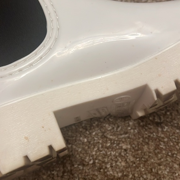 🍄 White Chelsea Boots - Picture 8 of 10